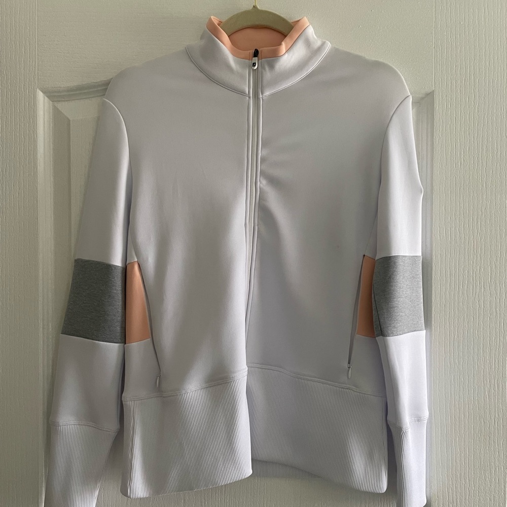 FootJoy Ladies Colorblock Golf Jacket. Comfortable stretch. ‘Bandon Dunes’ logo
